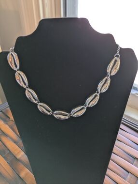 Rare Silver Tone Shiny Shell Choker Necklace
